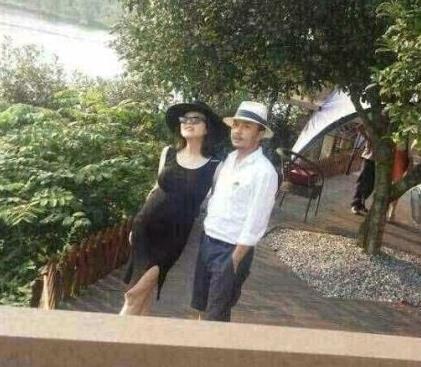 杨乐乐孕6月首露面