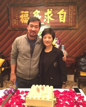 张国立为妻子庆生