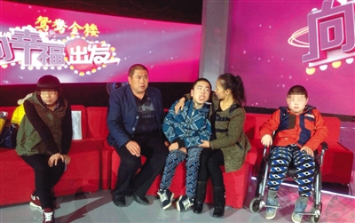 19岁绝症少年签志愿书 