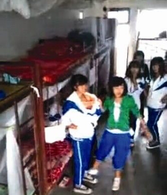 娄烦某中学4名女生掌掴1女生