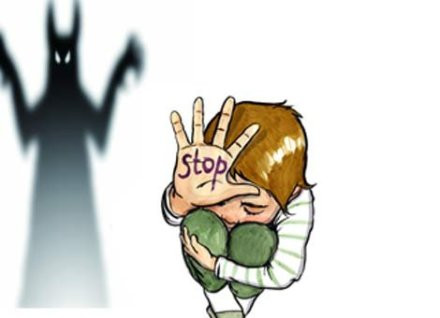 高中男教师性骚扰男生 威胁称反抗就开除