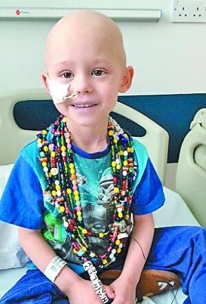 5岁男孩真英雄变身"忍者神龟"不惧化疗