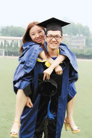 一对研究生夫妻同名同姓同窗