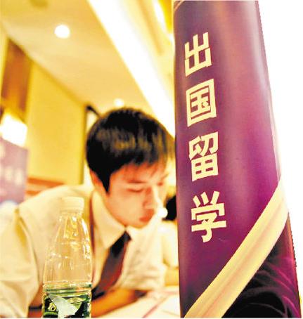 中国低龄留学持续升温 专家建议家长“勿盲目”