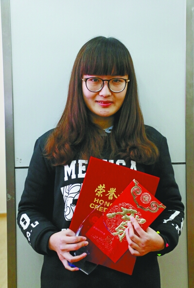 “学渣女”华美逆袭 从全班倒数变全球统考第一