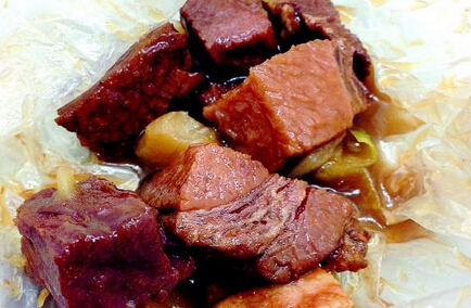 山东一高校餐厅现假牛肉