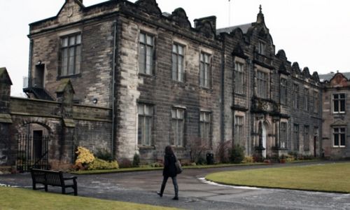 英国著名大学误发录取通知书 太残忍