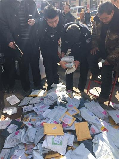 北京邮政回应未拆邮件路边卖 退件已退回客户