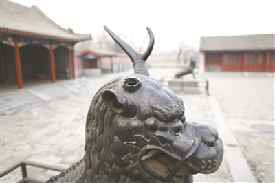 圆明园铜麒麟犄角被折断 园方称系仿制品