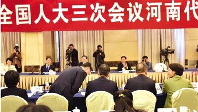 河南考生进北大比北京难30倍 代表鞠躬求公平