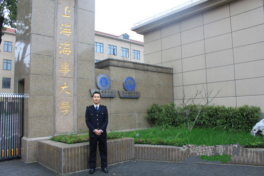 上海海事大学学生做人工呼吸