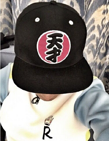 陈赫晒照自谥天才