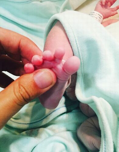 包贝尔喜获千金