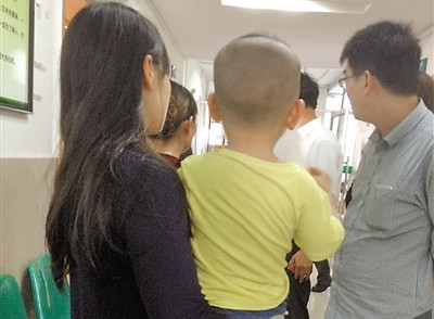 1岁小孩超市尿尿引纠纷