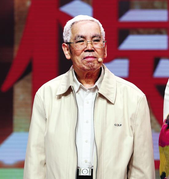 “汉法大词典”编者黄建华临退休受邀