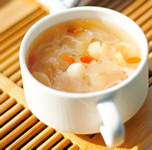 银耳莲子羹