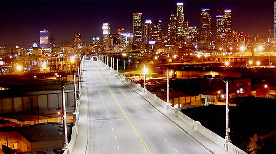 洛杉矶一台电脑控制整个城市的路灯