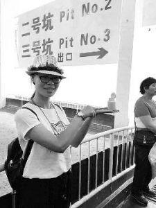 女游客回应为武警擦汗：只是胆子比较大