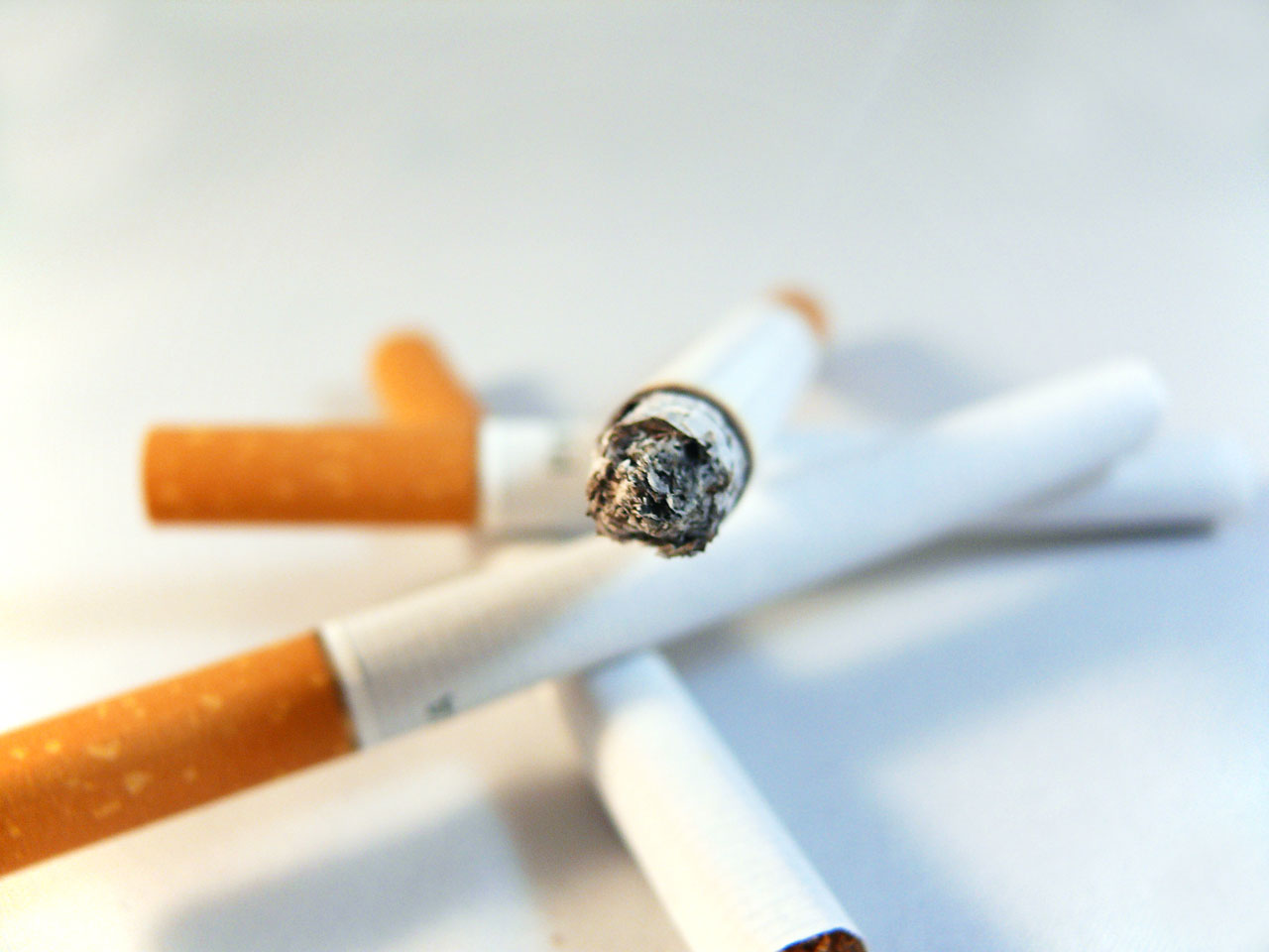 首次税价联动控烟启动 卷烟零售均价将增1成多