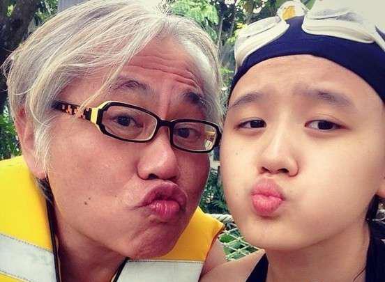 台“爷孙恋”男主角李坤城写情诗 赞颂与18岁女友相遇