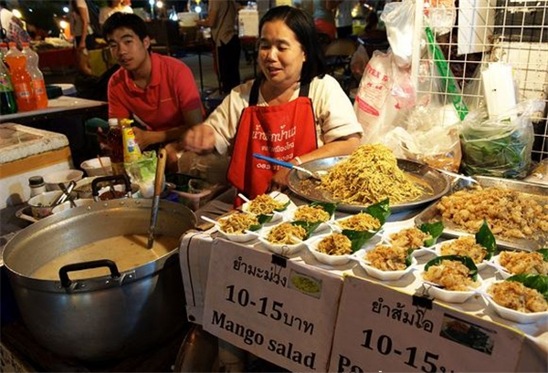没去过还敢自称吃货 来挑战全球七大美食夜市