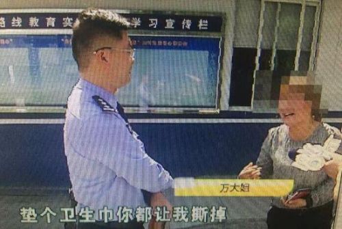 女子生理期被警方带走脱衣搜身 事后被告知抓错人