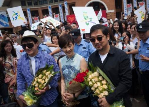 成龙乘私人飞机赴任院长 张国立徐帆同行助阵