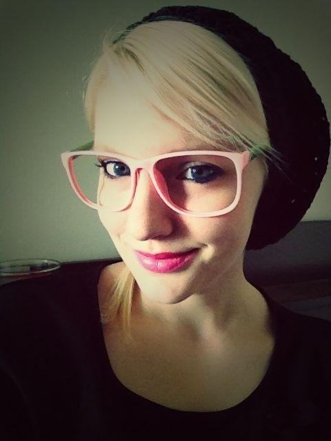 撒贝宁外籍女友家境好 自称是“小富婆”