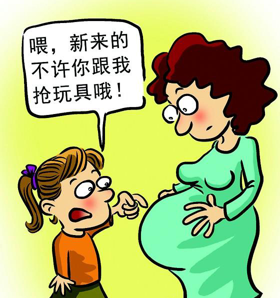 3岁女童不满父母生二胎咬紫妹妹手指 喂妹妹鼻屎