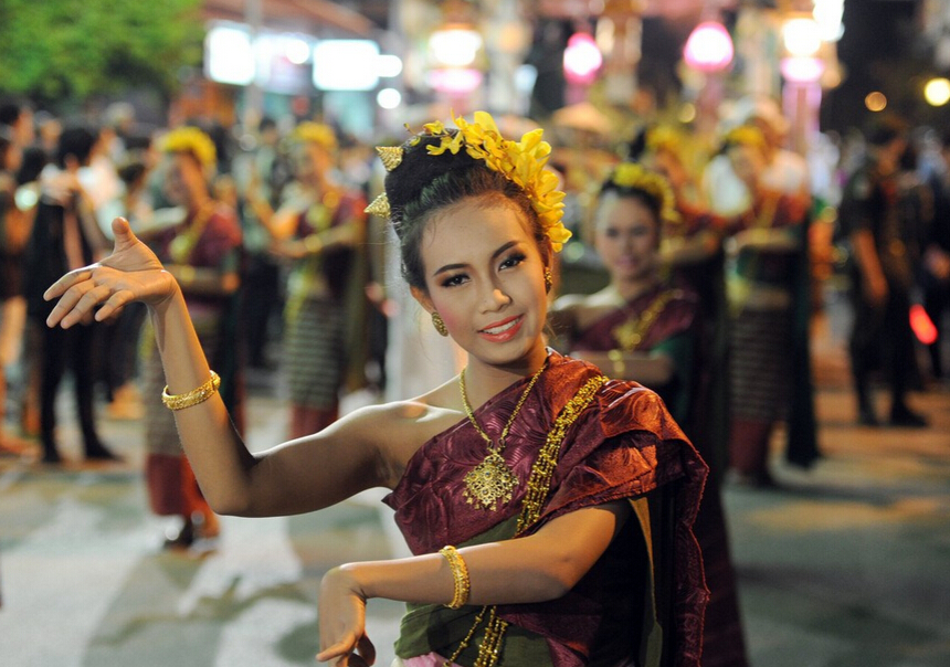 泰国为吸引财神 每天1吨榴莲免费吃