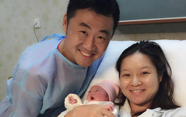 李娜生女晒小公主脚丫照：我们很爱她