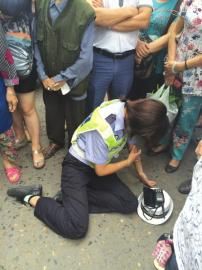 豪车女司机拒为120让路打倒女协警