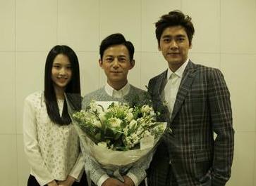 何炅首度回应“吃空饷”事件