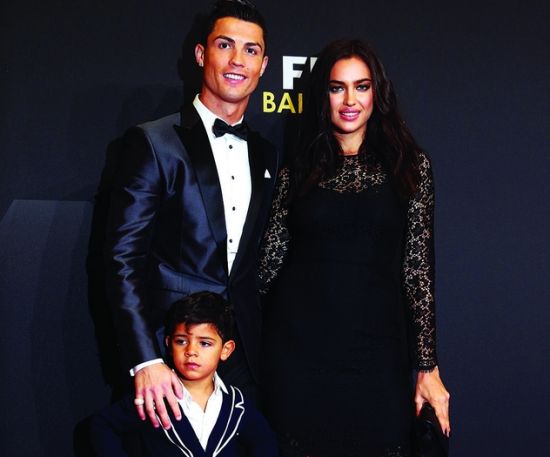 偷情艳模：C罗性欲强 群发短信求欢