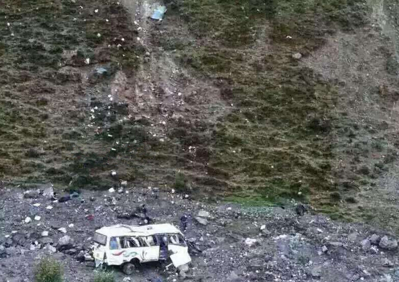 西藏贡嘎县一旅游车坠崖 已致11人死亡