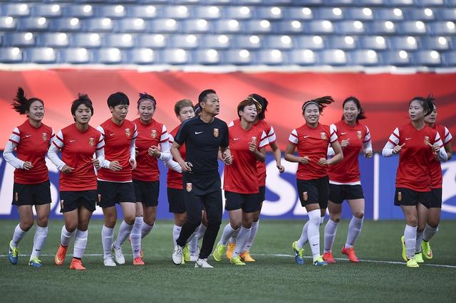 中国女足备战与新西兰比赛