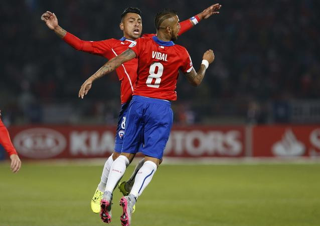 比达尔庆祝进球