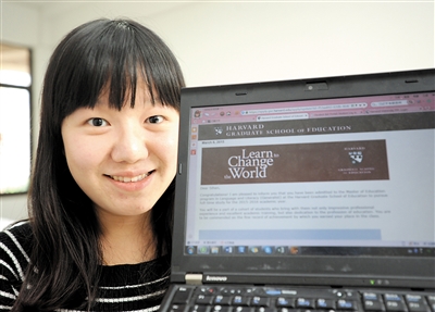 重庆女老师陪学生备考 意外上哈佛获取高额奖学金