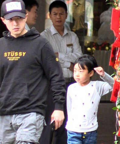 姚笛疑再当小三 李威与前任床照曝光