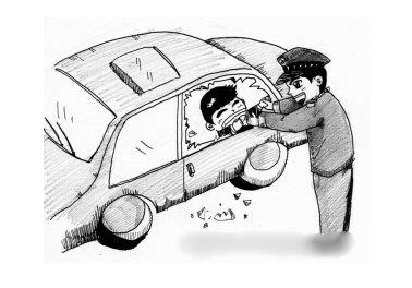 男子以为有人昏死车内好心砸窗救人反遭索赔