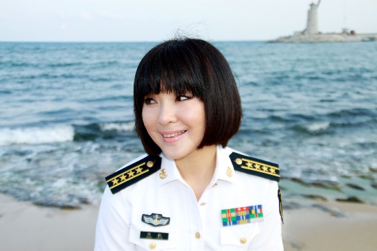 歌手陈红被前夫起诉 用军人身份经商