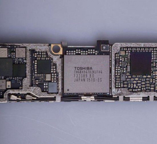 iPhone 6s 原型机主板