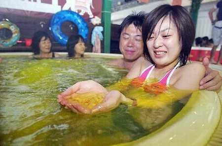 你敢这样洗澡吗 世界九大怪异沐浴揭秘