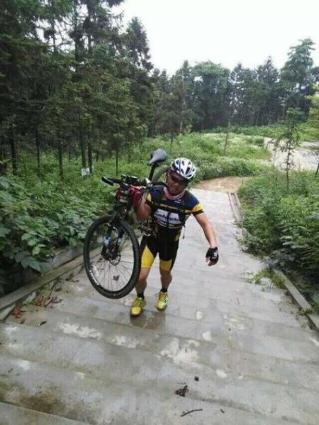 副局长车祸现场连救3人后猝死