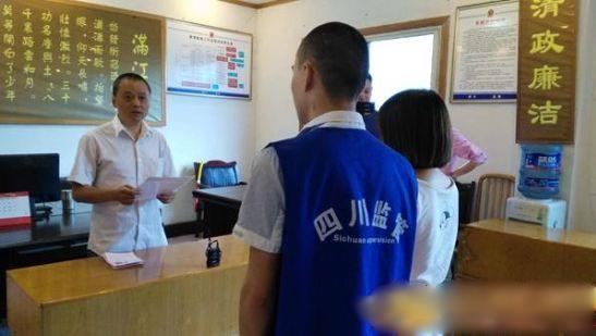女孩写50封情书向在押小伙求婚 2人看守所内领证