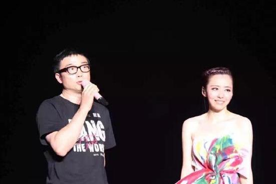 张靓颖演唱会"逼婚" 自曝不想再一个人过了
