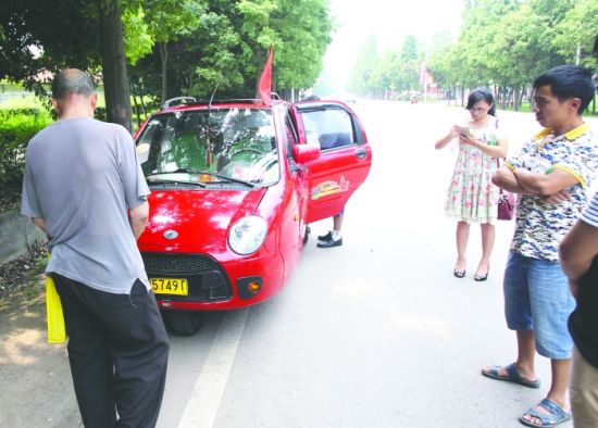 68岁癌症晚期骑游老人撞死61岁环卫工逃逸 同伴均未救人