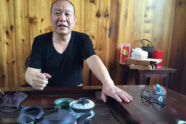 释永信之后一寺庙住持被准儿媳举报 有妻吃肉开路虎