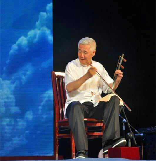 赵本山再登舞台为老战土献歌