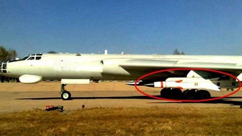 鹰击12导弹疑曝空射画面 两发可击沉航母